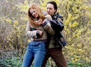 Katrin Lemke (Laura Laß) wehrt sich gegen die Zudringlichkeiten Martin Kubelkas (Mario Irrek, rechts).