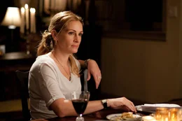 Liz (Julia Roberts) hatte alles, wovon eine Frau tr&auml;umt. Doch als ihre Ehe geschieden wird, beschlie&szlig;t sie alles zu riskieren und ihr altes Leben hinter sich zu lassen, indem sie zu einer Reise Rund um die Welt aufbricht ...