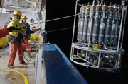 Das Team des CNRS misst regelmäßig die Temperatur und den CO2-Gehalt in der Tiefsee. Durch den Vergleich mit den Ergebnissen von der Oberfläche kann ermittelt werden, wie sich das Klima verändert hat. Das Team des CNRS misst regelmäßig die Temperatur und den CO2-Gehalt in der Tiefsee. Durch den Vergleich mit den Ergebnissen von der Oberfläche kann ermittelt werden, wie sich das Klima verändert hat.