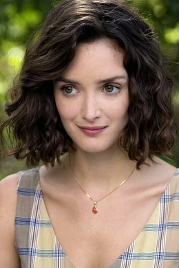 Marguerite (Charlotte Le Bon)