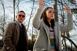 Privatdetektiv Blanc (Daniel Craig, li.) m&ouml;chte mit ihrer Hilfe den Fall l&ouml;sen: Marta Cabrera (Ana de Armas, r.) hatte ein gutes Verh&auml;ltnis zu dem Toten.