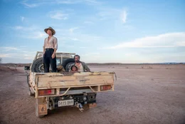 v.li.: Svenja (Anneke Kim Sarnau), Jack (Tjiirdm McGuire) und Kalti (Aaron Pedersen)