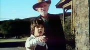 Reise in die Vergangenheit: der kleine Mark (Sean de Veritch) mit seinem Großvater (John McLiam) Reise in die Vergangenheit: der kleine Mark (Sean de Veritch) mit seinem Großvater (John McLiam)