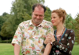 Idas (Julia J&auml;ger) sensibler Ehemann Klaus (Timo Dierkes) ist mit Leib und Seele Papa.