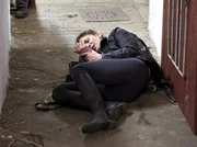 Schwere Zeiten für Anja Seidel (Hanna Lütje): Sie bewirtschaftet den Pferdehof der Familie im Alleingang. Außerdem kümmert sie sich um ihre kleine Tochter Emma und um ihre Mutter Regine, der sie die schlechte finanzielle Situation des Hofes verschweigt. Um die Schulden zu begleichen, muss sie ihren Zuchthengst verkaufen. Ausgerechnet jetzt stürzt Anja im Stall und bricht sich den Arm.