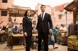 Die Suche nach den M&ouml;rdern ihres Sch&uuml;tzlings hat die Agenten H (Chris Hemsworth) und M (Tessa Thompson) in einen Basar Marrakeschs verschlagen.