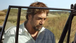Die verzweifelte Laura bittet ihre Jugendliebe Paco (Javier Bardem) um Hilfe.