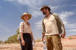 Svenja (Anneke Kim Sarnau) und Kalti (Aaron Pedersen) f&uuml;rchten, dass ihre Kinder in Gefahr sind.