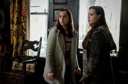 L-R: Marta Cabrera (Ana de Armas), Meg Thrombey (Katherine Langford)