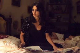 Laura (Penelope Cruz) kehrt mit ihren beiden Kindern f&uuml;r die Hochzeit ihrer Schwester Ana in ihr kastilisches Heimatdorf zur&uuml;ck. Als in der Nacht pl&ouml;tzlich ihre 16-j&auml;hrige Tochter Irene verschwindet, beginnt f&uuml;r Laura ein Albtraum.