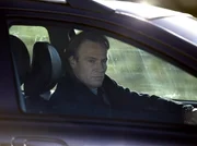 Als Martin Stein (Bernhard Bettermann) seine Freundin Elena Eichhorn und Dr. Kaminski zusammen in der Stadt sieht, siegt seine Eifersucht und er verfolgt die beiden. Zu spät bemerkt er, was eigentlich vor sich geht.