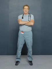 (8. Staffel) - Hält seine Schützlinge liebend gerne auf Trapp: Dr. Phil Cox (John C. McGinley) ... (8. Staffel) - Hält seine Schützlinge liebend gerne auf Trapp: Dr. Phil Cox (John C. McGinley) ...