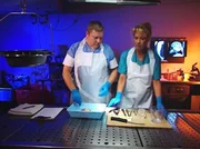 &Uuml;ber 16 Jahre wurde der Tod einer Frau f&uuml;r einen Unfall gehalten, bis eine Person der Polizei mitteilt, die Frau sei ermordet worden.