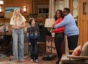 (v.l.n.r.) Gemma Johnson (Beth Behrs); Grover Johnson (Hank Greenspan); Tina Butler (Tichina Arnold); Calvin Butler (Cedric the Entertainer)