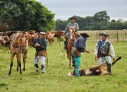 Gauchos bei der Arbeit auf der Estancia San Juan de Poriahú in Argentinien.