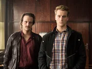 Dobroschke stellt Conny (Alexander Fehling) und Andy (August Diehl) zur Rede. Er will wissen, was wirklich passiert ist.