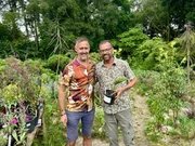 Hunting Brook Gardens: Jimi Blake und Karl Ploberger (r.). Ein Feuerwerk an knalligen Farben, ein weitläufiger Waldgarten, eine liebliche Blumenwiese – das ist die phänomenale, florale Welt von Jimi Blake.