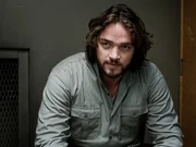 Matthias "Matze" Sch&ouml;nherr (Ronald Zehrfeld) beobachtet Conny.