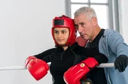 Kai Burdenski (Ralph Herforth) hat viel mit Samy (Seron Degineh) trainiert. Kai Burdenski (Ralph Herforth) hat viel mit Samy (Seron Degineh) trainiert.
