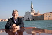 Christopher Clark erkundet Venedigs Lagune mit dem Boot.