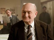 Seler (Rolf Hoppe) bietet Andreas "Andy" Hornung neue Arbeit an.