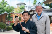 Moderator Christopher Clark erfährt einiges über die Schwertkunst Iaido durch einen Nachfahren der Samurai. Moderator Christopher Clark erfährt einiges über die Schwertkunst Iaido durch einen Nachfahren der Samurai.
