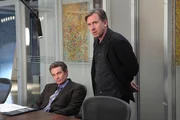 Zum Leidwesen von Anwalt Pollack (James Marsters, li.) soll ihm T&auml;uschungsexperte Dr. Cal Lightman (Tim Roth) bei einem brisanten Fall helfen.