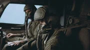 REENACTMENT - Die USAF-Piloten Captain Justin Grieve (gespielt von Brendan Rowland) und Major Ryan Link (gespielt von Jamie Champage) suchen im Cockpit ihres B-2-Bombers, Sekunden vor dem Schleudersitz, nach einem Warnlicht. REENACTMENT - Die USAF-Piloten Captain Justin Grieve (gespielt von Brendan Rowland) und Major Ryan Link (gespielt von Jamie Champage) suchen im Cockpit ihres B-2-Bombers, Sekunden vor dem Schleudersitz, nach einem Warnlicht.