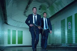 US-Pr&auml;sident Benjamin Asher (Aaron Eckhart, r.) wird zum Hauptziel eines raches&uuml;chtigen Terroristen. In letzter Sekunde gelingt es ihm mit seinem Leibw&auml;chter Mike Banning (Gerard Butler, l.), in den Londoner Untergrund zu fliehen.