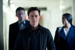 Noch ahnt Simon (James McAvoy, M.) nicht, dass ihn sowohl Gangsterboss Franck (Vincent Cassel, l.) als auch Hypnotiseurin Elizabeth (Rosario Dawson, r.) f&uuml;r ihre eigenen Interessen instrumentalisieren ...