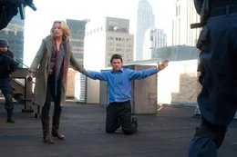 L-R: Lydia Mercer (Elizabeth Banks) und Nick Cassidy (Sam Worthington)