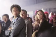 Ein misslungener Zaubertrick sorgt f&uuml;r einen ungewollten Auftritt des CSI-ler (vorne v.l.) Warrick (Gary Dourdan), Grissom (William Petersen) und Sara (Jorja Fox) auf der Showb&uuml;hne.