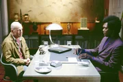 David Dunn (Bruce Willis, l.) ist sich noch nicht sicher, was der exzentrische Elijah Price (Samuel L. Jackson) von ihm genau will.