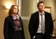 Brennan (Emily Deschanel) und Booth (David Boreanaz) haben es in ihrem neuen Fall mit einer kopflosen Leiche zu tun, die sich als Eishockey-Star Seth Lang entpuppt. Nach ersten Ermittlungen im Team des Mordopfers, lassen sich schnell einige Verdächtige identifizieren.