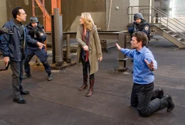 L-R: Dante Marcus (Titus Welliver), Lydia Mercer (Elizabeth Banks) und Nick Cassidy (Sam Worthington)