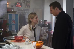 L-R: Gina (Diane Kruger) und Dr. Harris (Liam Neeson)