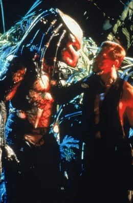 Die Feinde stehen sich gegen&uuml;ber: Hat Major Dutch Schaefer (Arnold Schwarzenegger, r.) &uuml;berhaupt eine Chance gegen den Predator (Kevin Peter Hall, l.)?