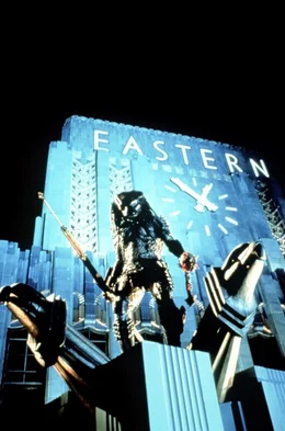 Der Predator (Kevin Peter Hall) richtet seine Opfer aufs &Uuml;belste zu ...