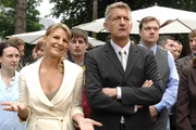 Pit (Dominic Raacke, r.) glaubt zu tr&auml;umen. Der scheidende Gesch&auml;ftsf&uuml;hrer ernennt nicht ihn zu seinem Nachfolger, sondern Katharina Kessler (Sophie Sch&uuml;tt, l.).