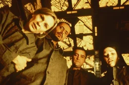 Haben keine Ahnung, wie sie in den w&uuml;rfelf&ouml;rmigen Raumkomplex gekommen sind: (v.l.n.r.) Helen Holloway (Nicky Guadagni), Quentin (Maurice Dean Wint), David Worth (David Hewlett) und Joan Leaven (Nicole de Boer) ...