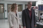 Jack Sloane (Maria Bello, l.); Leroy Jethro Gibbs (Mark Harmon, r.).