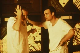 Nachdem sie in einem Labyrinth von W&uuml;rfeln aufgewacht sind, ahnen Kazan (Andrew Miller, l.) und Worth (David Hewlett, r.) nicht, was auf sie zu kommt ...