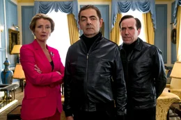 L-R: Prime Minister (Emma Thompson), Johnny English (Rowan Atkinson) und Bough (Ben Miller)