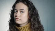 Lily (Elisa Echevarria) hofft, dass Angčle ihr einen Weg zeigen kann, unsichtbar zu werden.