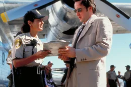 Agent Vince Larkin (John Cusack, r.)