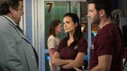 V.l.: Daniel Charles (Oliver Platt), Natalie Manning (Torrey DeVitto), Connor Rhodes (Colin Donnell).