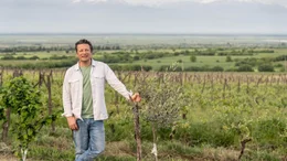 Jamie Oliver  +++ Die Verwendung des sendungsbezogenen Materials ist nur mit dem Hinweis und Verlinkung auf RTL+ gestattet. +++