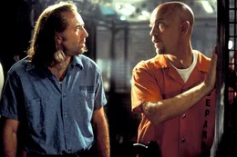 L-R: Cameron Poe (Nicolas Cage) und Cyrus 'The Virus' Grissom (John Malkovich)