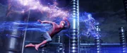Als ein Elektriker sich nach einem Arbeitsunfall mit mutierten Zitteraaalen in den lebenden Blitz Electro (Jamie Foxx, r.) verwandelt, muss Spider-Man (Andrew Garfield) eingreifen, um die Bewohner von New York City vor dessen unkontrollierbarer Kraft zu besch&uuml;tzen.
