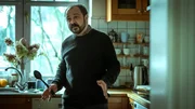Gefängnispsychologe Rafał Wejman (Arkadiusz Jakubik) lebt mit seiner Familie an der polnischen Ostseeküste.